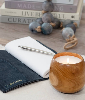 Saje_Rose_Sandalwood_Fig_Candle_in_Teakwood_Candle_Cup_Andaluca